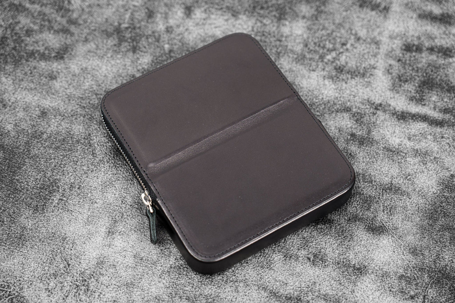 Galen Leather - Leather Zippered Magnum Opus 6 Slots Hard Pen Case with Removable Pen Tray