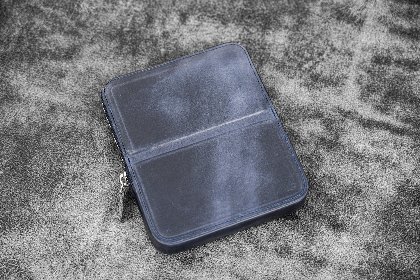 Galen Leather - Leather Zippered Magnum Opus 6 Slots Hard Pen Case with Removable Pen Tray