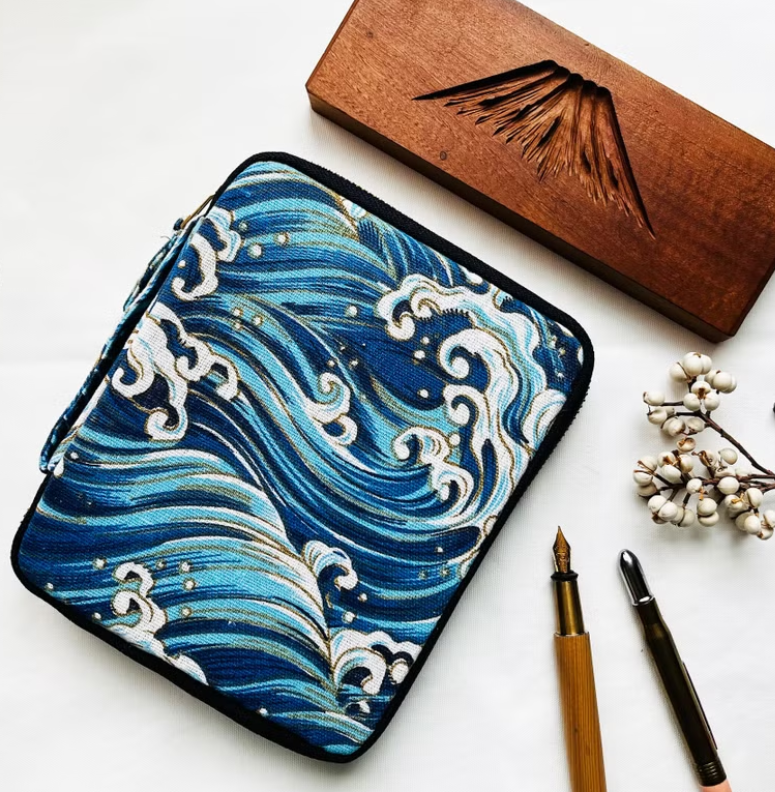 Kyoku Haku Wave Pattern Zippered 10 Pen Case