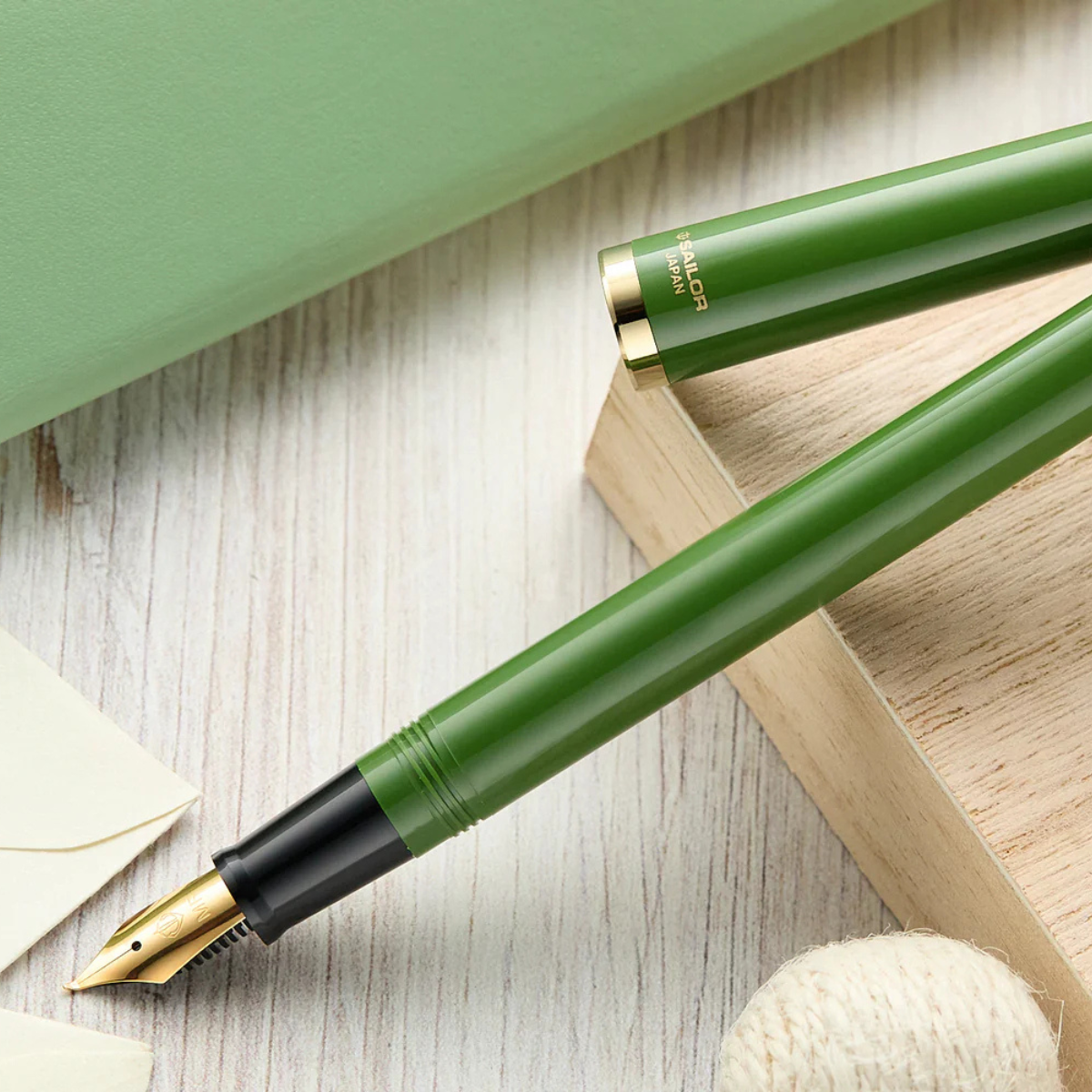 Sailor Fude De Mannen Caliigraphy Fountain Pen (40 degrees w/ 2pcs. cartridges)