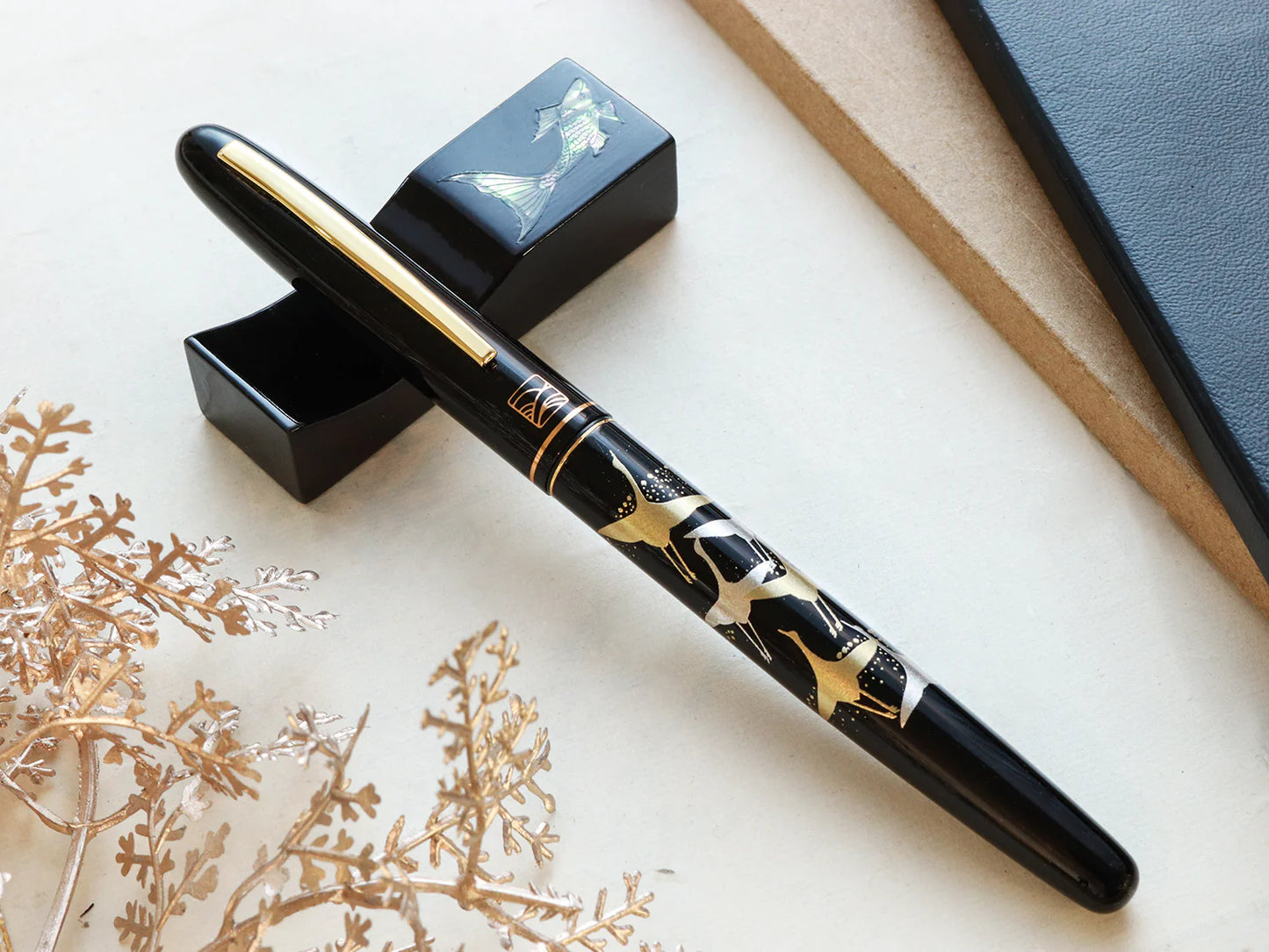 Wancher Kuretake Kindai Maki-e Fountain Pen